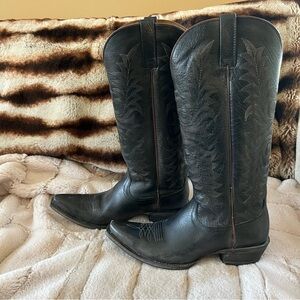 Ariat Black Heeled Boots with Elegant Stitching